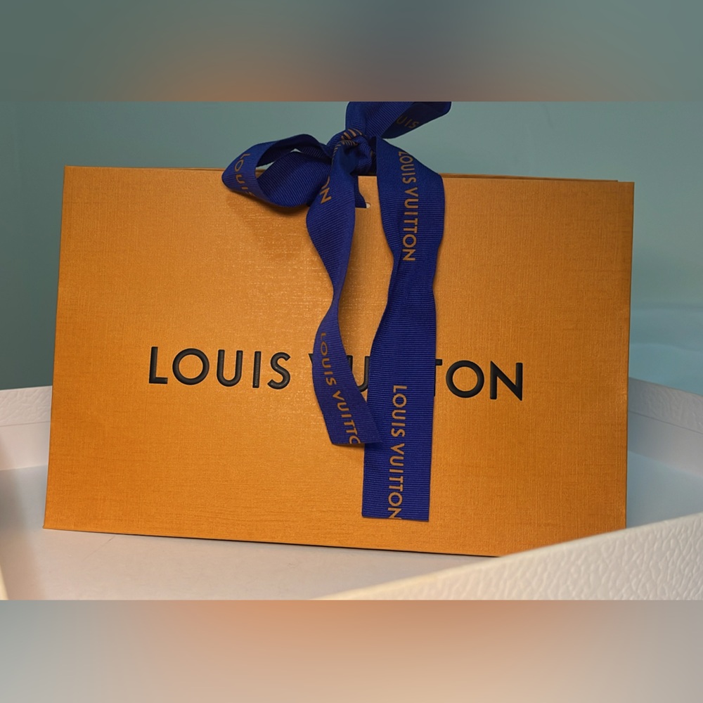 New,unused & authentic Louis Vuitton Rouge/Matte Lipstick color 207 Sensual Wave - Picture 3 of 9